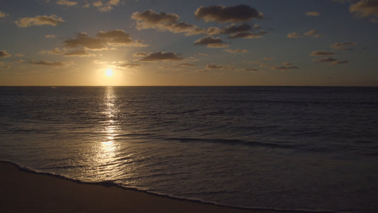 SLEEP TV - Golden Sunset over the Indian Ocean - Cape Leveque - Australia with Ocean Sounds