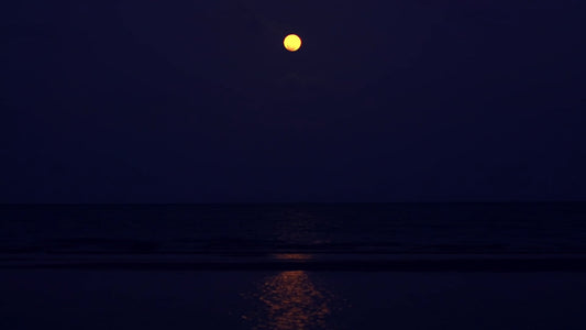 SLEEP TV - Red Moon over the Ocean and Moonrise in Goa, India